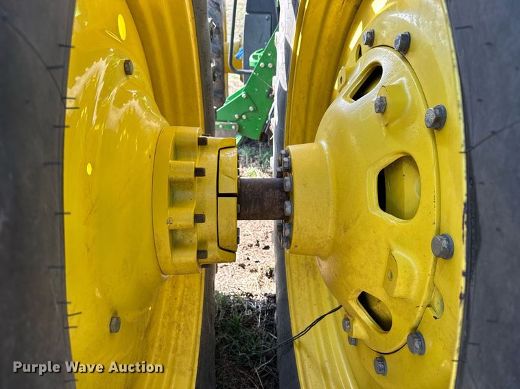 image for item DQ6732 2018 John Deere 8400R MFWD tractor