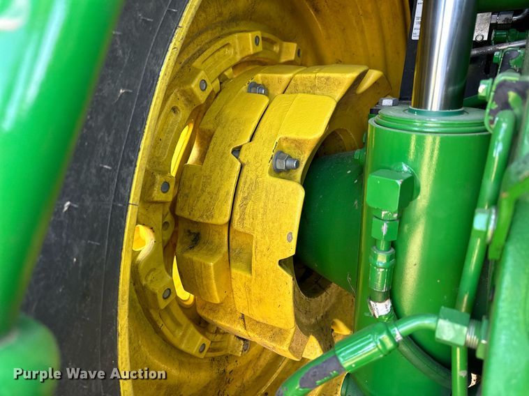 image for item DQ6732 2018 John Deere 8400R MFWD tractor