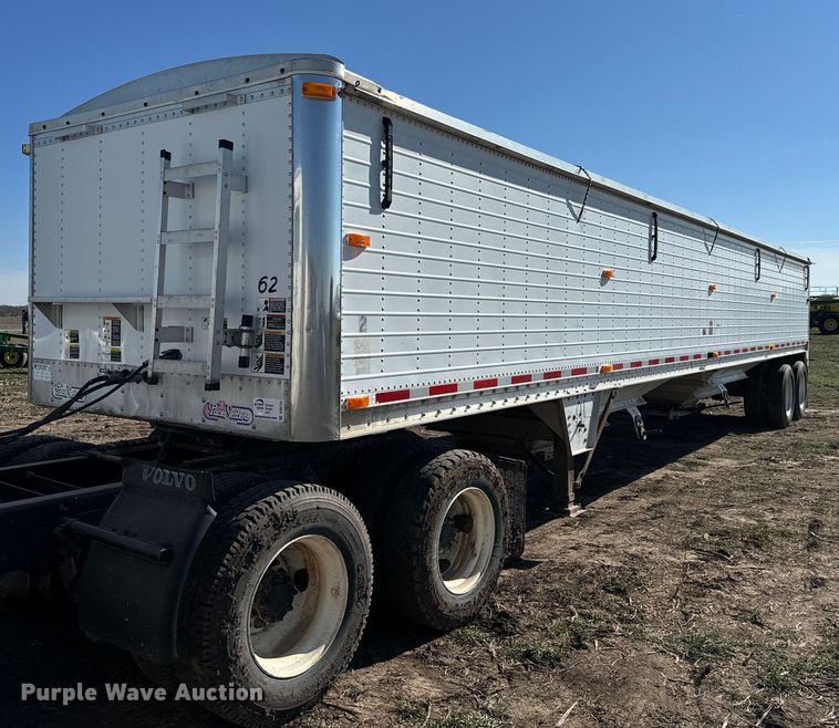 image for item DQ6734 2005 Wilson Pace Setter grain trailer