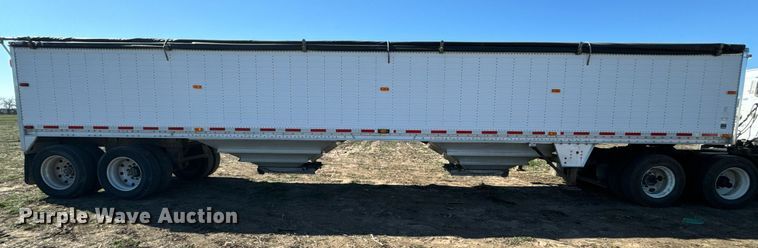 image for item DQ6734 2005 Wilson Pace Setter grain trailer