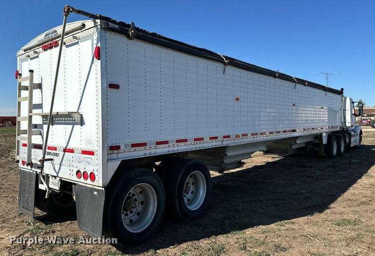 image for item DQ6734 2005 Wilson Pace Setter grain trailer