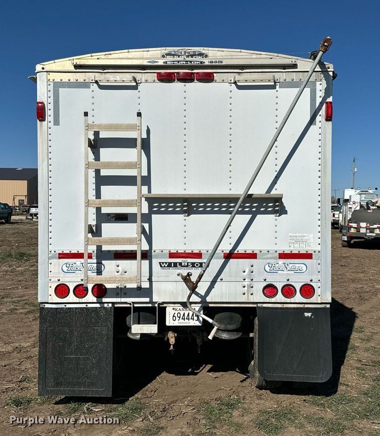 image for item DQ6734 2005 Wilson Pace Setter grain trailer