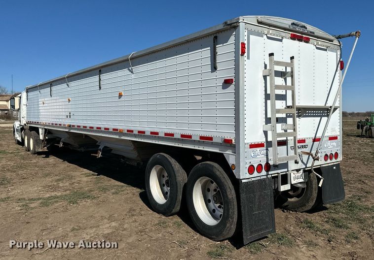 image for item DQ6734 2005 Wilson Pace Setter grain trailer