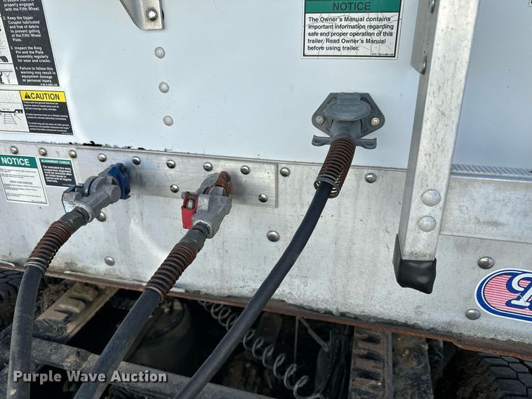 image for item DQ6734 2005 Wilson Pace Setter grain trailer