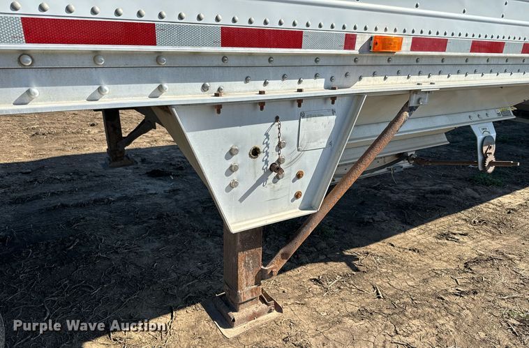 image for item DQ6734 2005 Wilson Pace Setter grain trailer