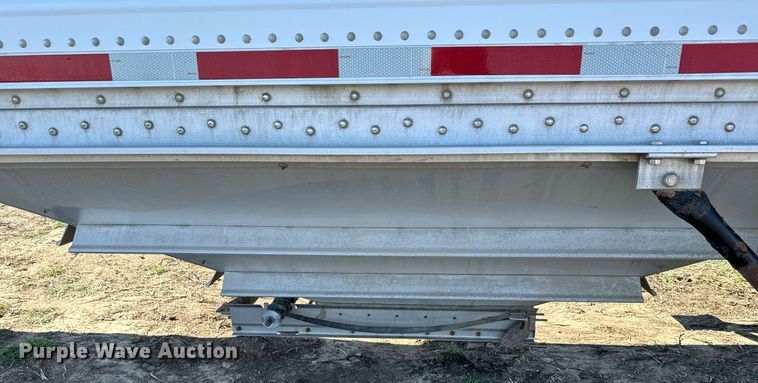 image for item DQ6734 2005 Wilson Pace Setter grain trailer