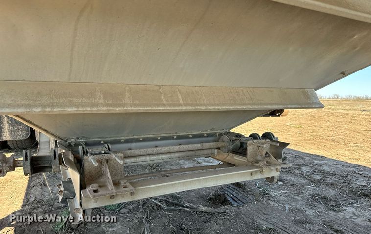 image for item DQ6734 2005 Wilson Pace Setter grain trailer