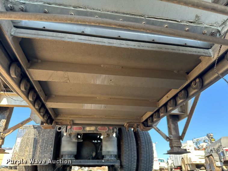 image for item DQ6734 2005 Wilson Pace Setter grain trailer