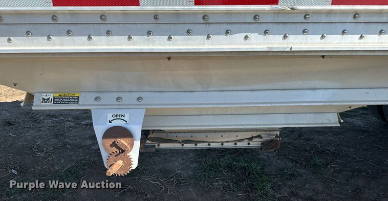image for item DQ6734 2005 Wilson Pace Setter grain trailer