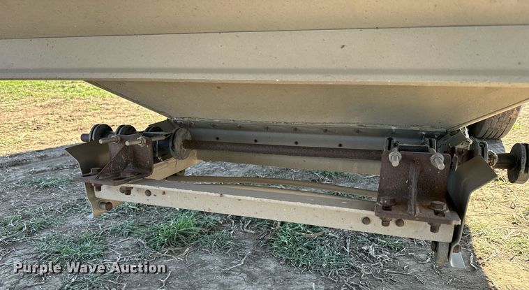 image for item DQ6734 2005 Wilson Pace Setter grain trailer