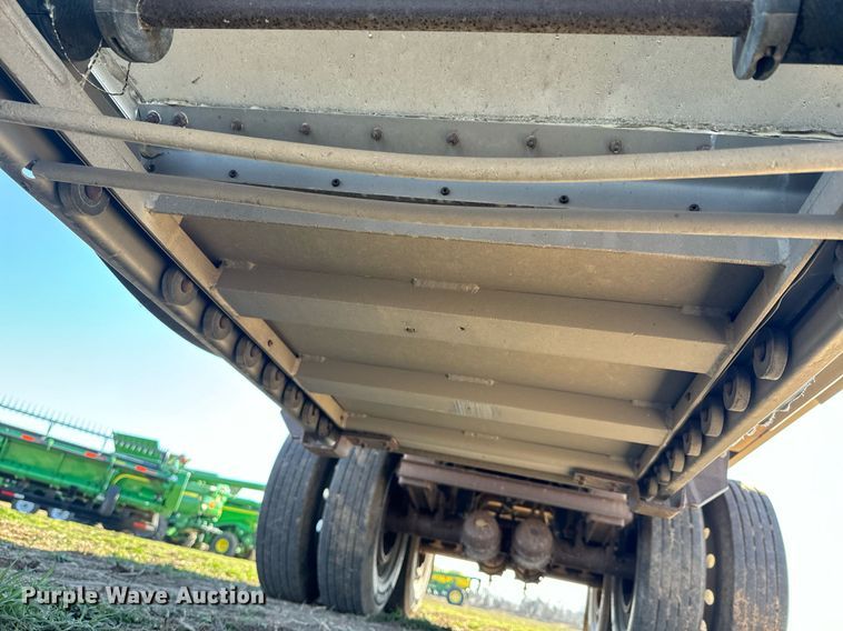 image for item DQ6734 2005 Wilson Pace Setter grain trailer