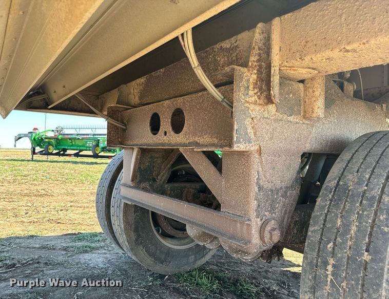 image for item DQ6734 2005 Wilson Pace Setter grain trailer