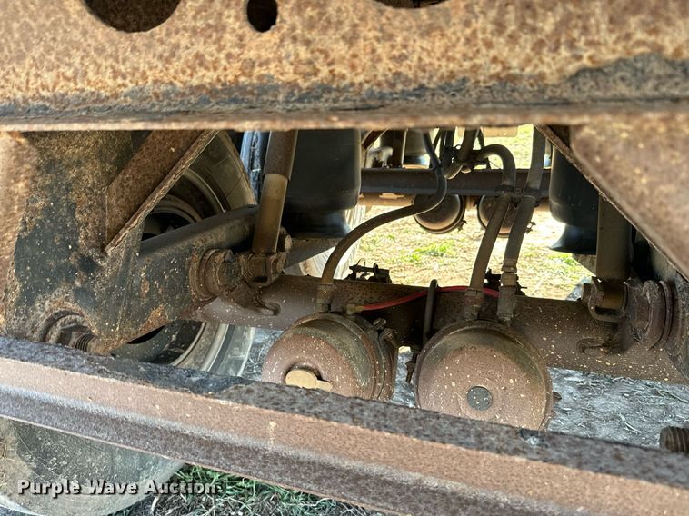 image for item DQ6734 2005 Wilson Pace Setter grain trailer