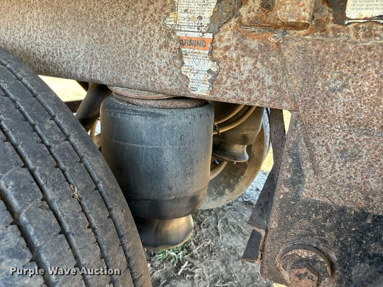 image for item DQ6734 2005 Wilson Pace Setter grain trailer