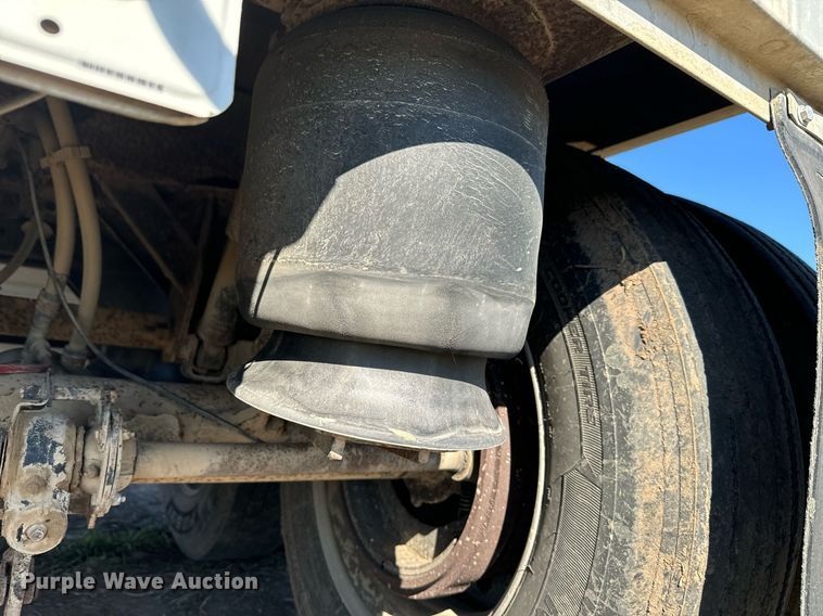 image for item DQ6734 2005 Wilson Pace Setter grain trailer