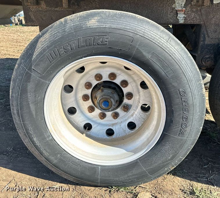 image for item DQ6734 2005 Wilson Pace Setter grain trailer