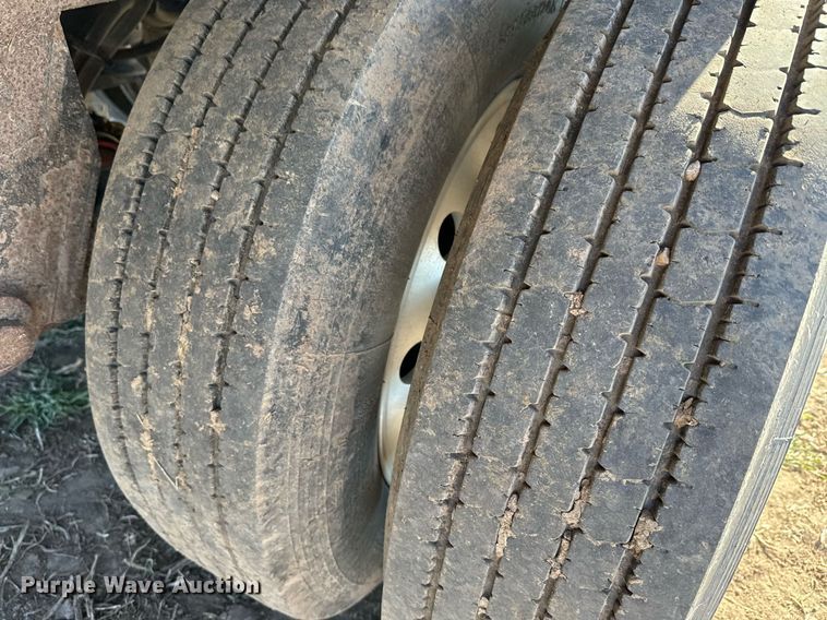 image for item DQ6734 2005 Wilson Pace Setter grain trailer