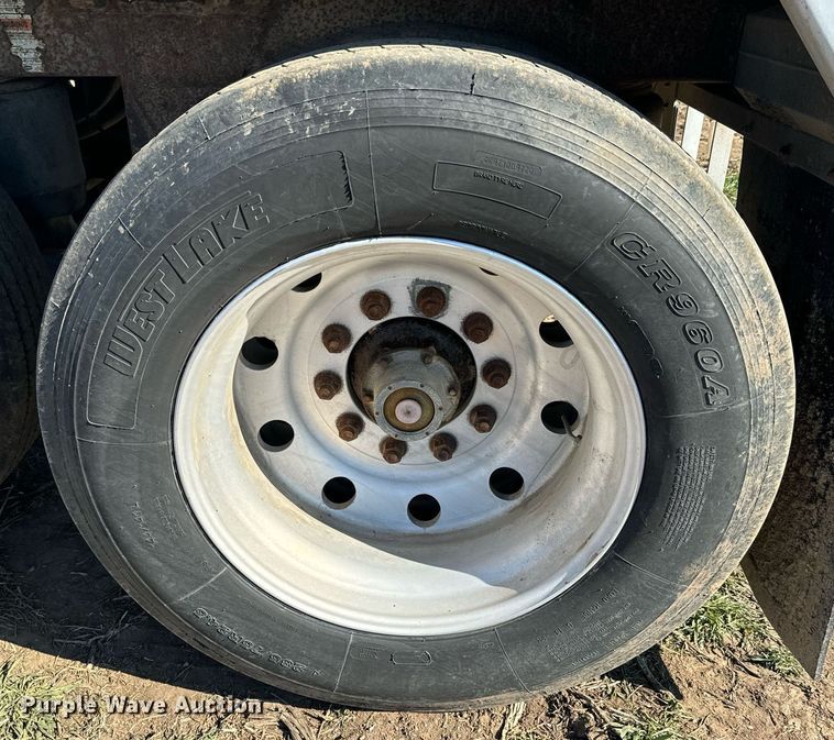 image for item DQ6734 2005 Wilson Pace Setter grain trailer