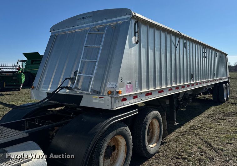 image for item DQ6735 2011 Neville Built grain trailer