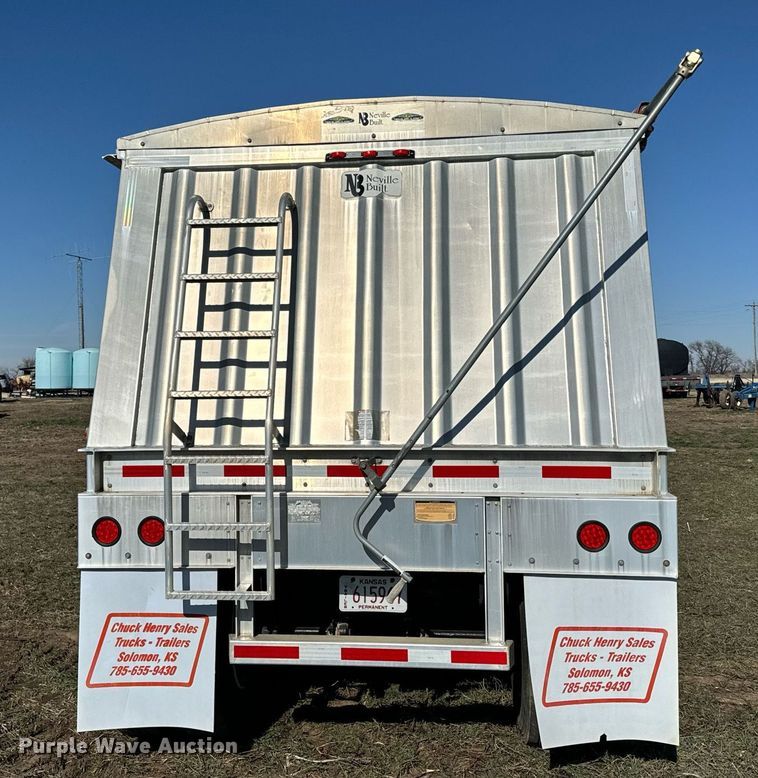 image for item DQ6735 2011 Neville Built grain trailer