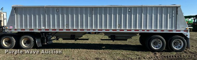 image for item DQ6735 2011 Neville Built grain trailer