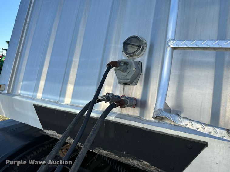 image for item DQ6735 2011 Neville Built grain trailer