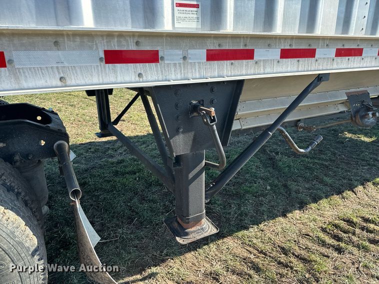image for item DQ6735 2011 Neville Built grain trailer