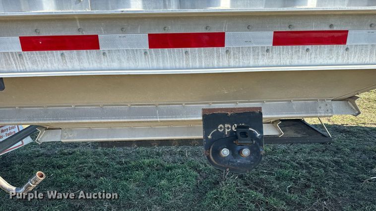 image for item DQ6735 2011 Neville Built grain trailer