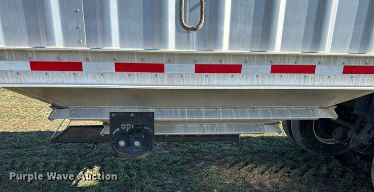 image for item DQ6735 2011 Neville Built grain trailer