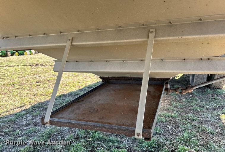 image for item DQ6735 2011 Neville Built grain trailer
