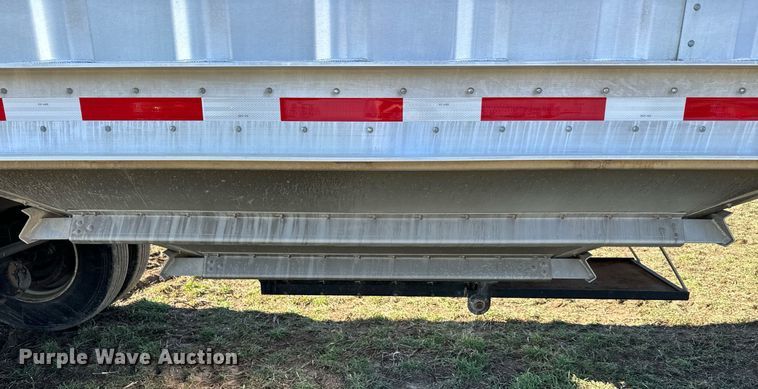 image for item DQ6735 2011 Neville Built grain trailer