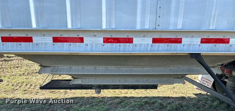image for item DQ6735 2011 Neville Built grain trailer