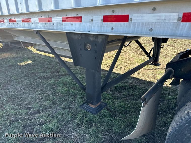 image for item DQ6735 2011 Neville Built grain trailer