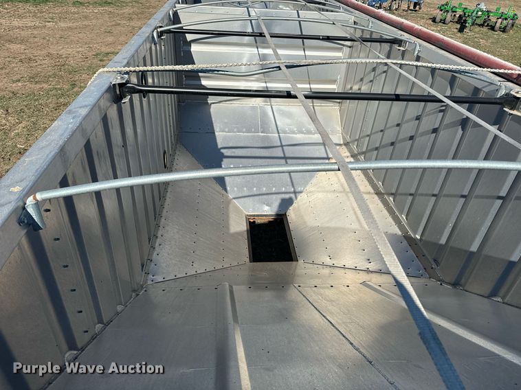 image for item DQ6735 2011 Neville Built grain trailer