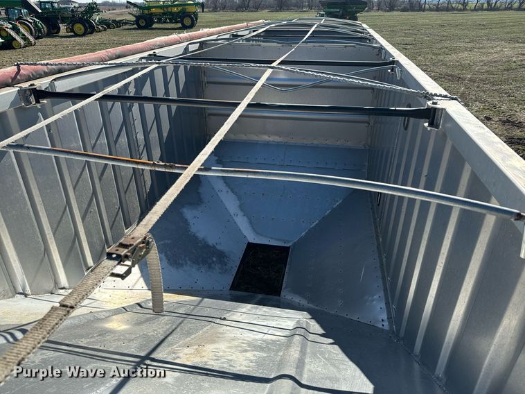 image for item DQ6735 2011 Neville Built grain trailer