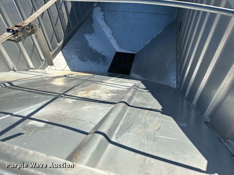 image for item DQ6735 2011 Neville Built grain trailer