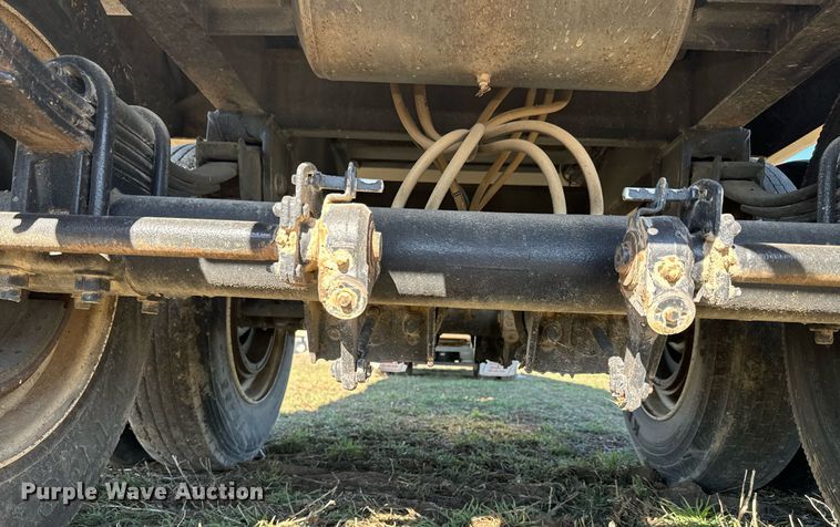 image for item DQ6735 2011 Neville Built grain trailer