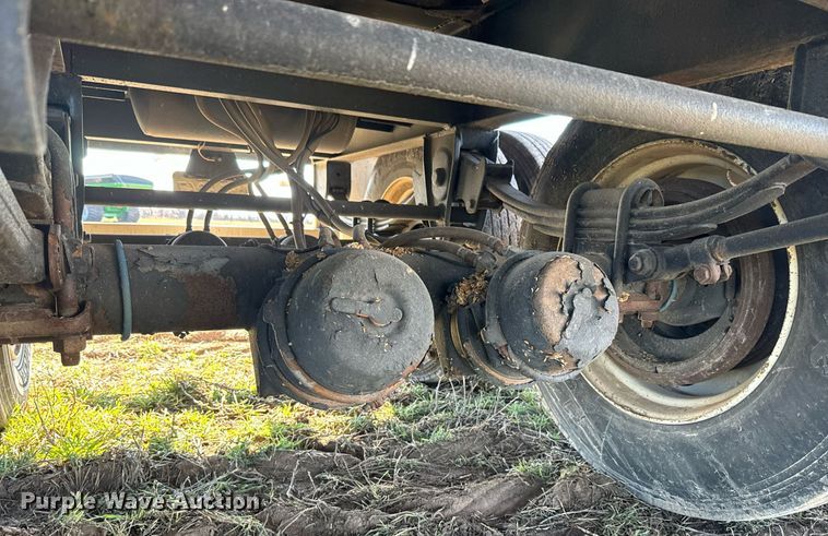 image for item DQ6735 2011 Neville Built grain trailer
