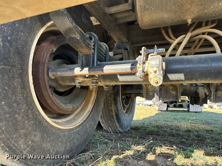 image for item DQ6735 2011 Neville Built grain trailer
