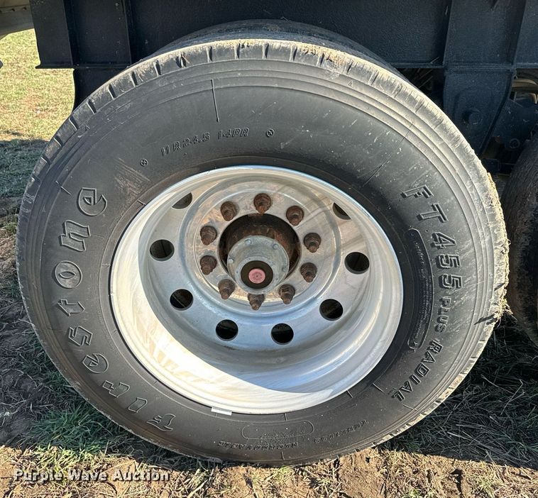 image for item DQ6735 2011 Neville Built grain trailer