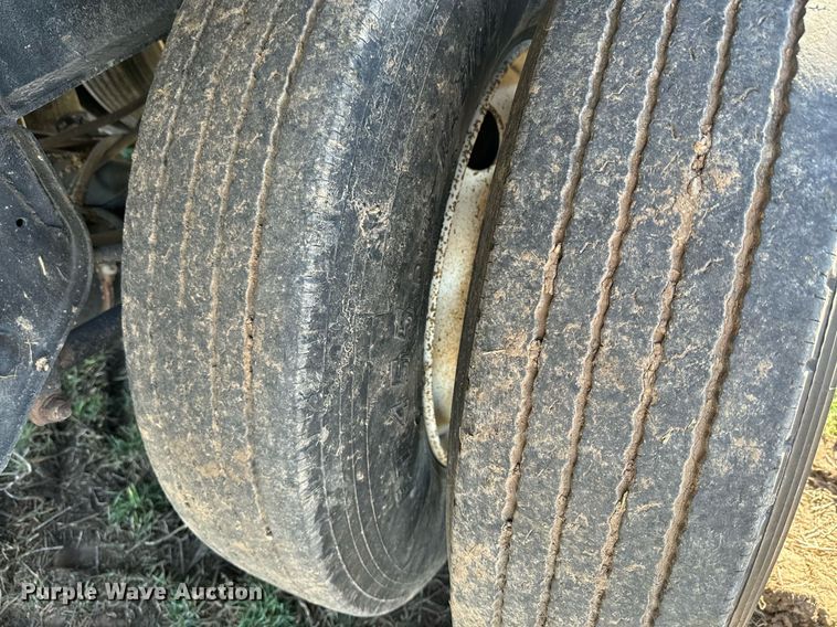 image for item DQ6735 2011 Neville Built grain trailer