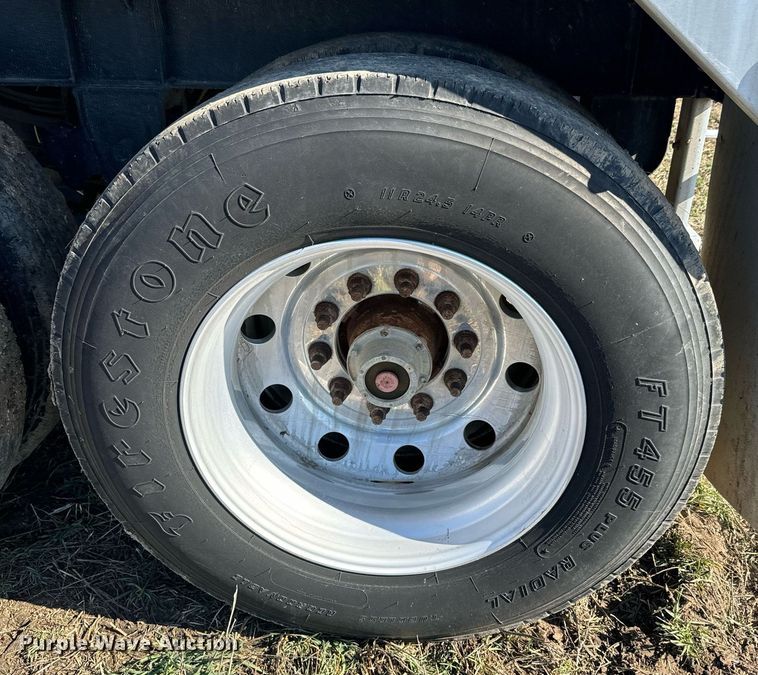 image for item DQ6735 2011 Neville Built grain trailer