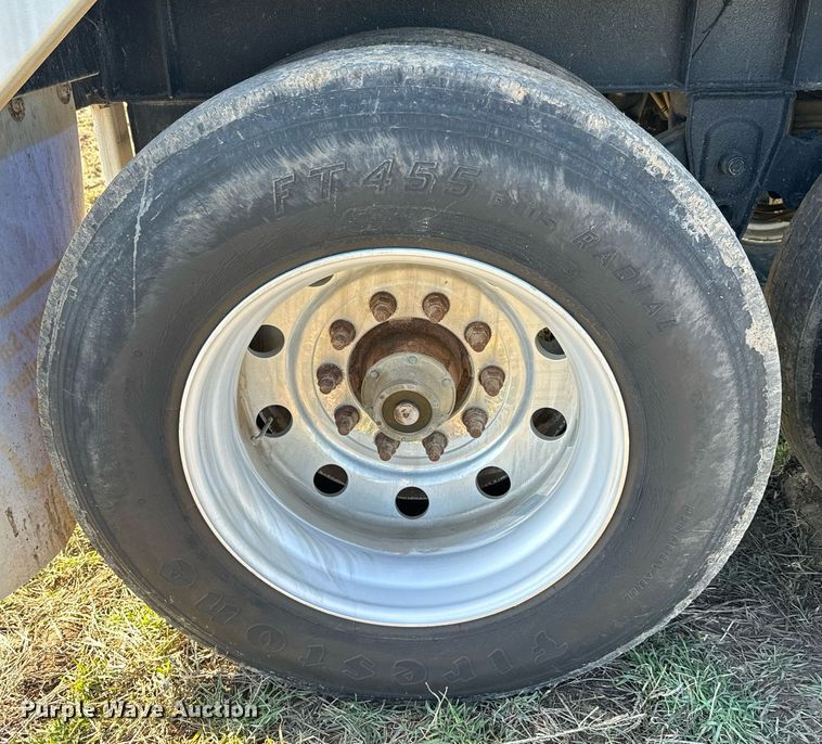 image for item DQ6735 2011 Neville Built grain trailer