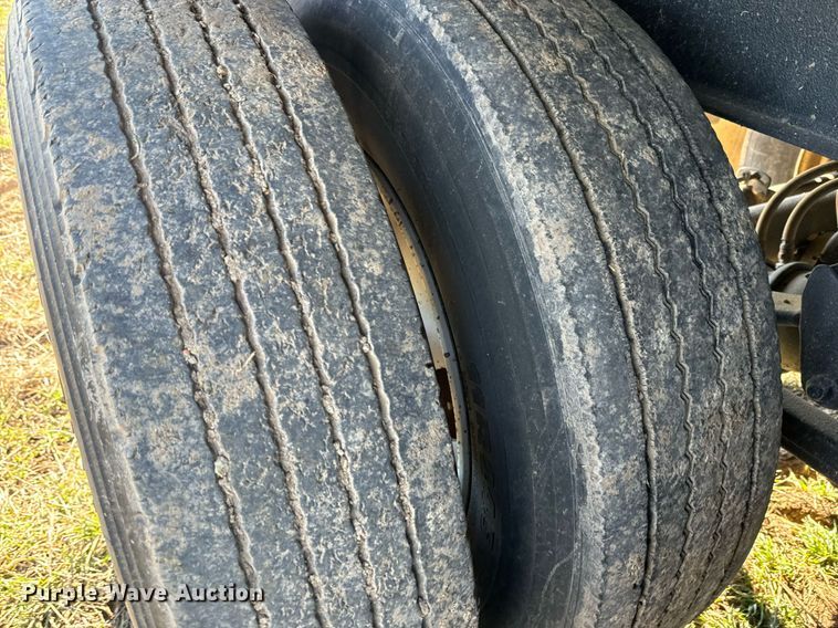 image for item DQ6735 2011 Neville Built grain trailer