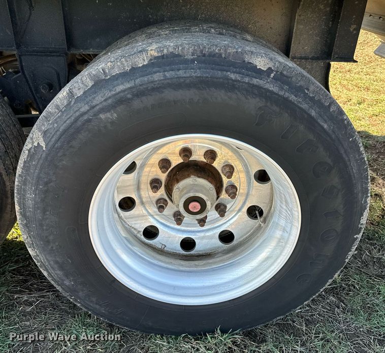 image for item DQ6735 2011 Neville Built grain trailer