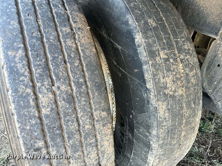 image for item DQ6735 2011 Neville Built grain trailer