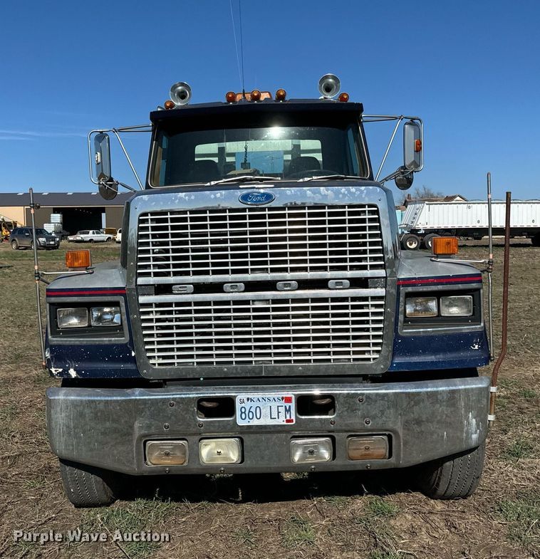image for item DQ6736 1985 Ford L9000 semi truck