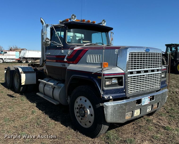 image for item DQ6736 1985 Ford L9000 semi truck