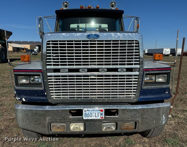 image for item DQ6736 1985 Ford L9000 semi truck