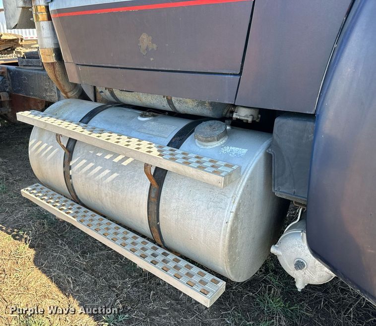 image for item DQ6736 1985 Ford L9000 semi truck